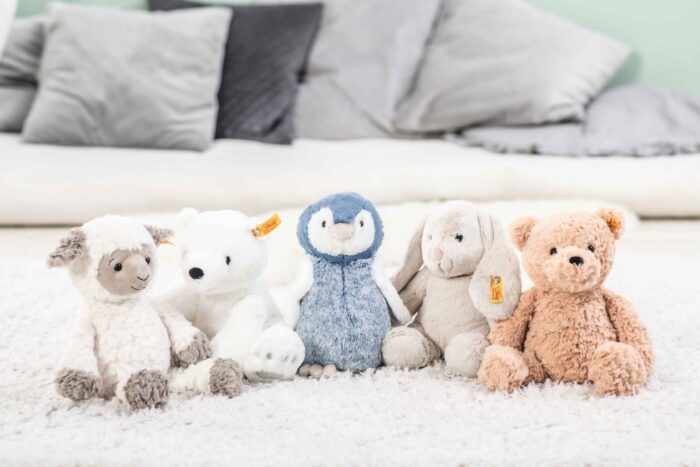 Steiff Hoppie Hase 18 cm hellgrau, Plüschtier Hase mit Schlappohren, Soft Cuddly Friends, flauschiges Stofftier Kuscheln - Image 6